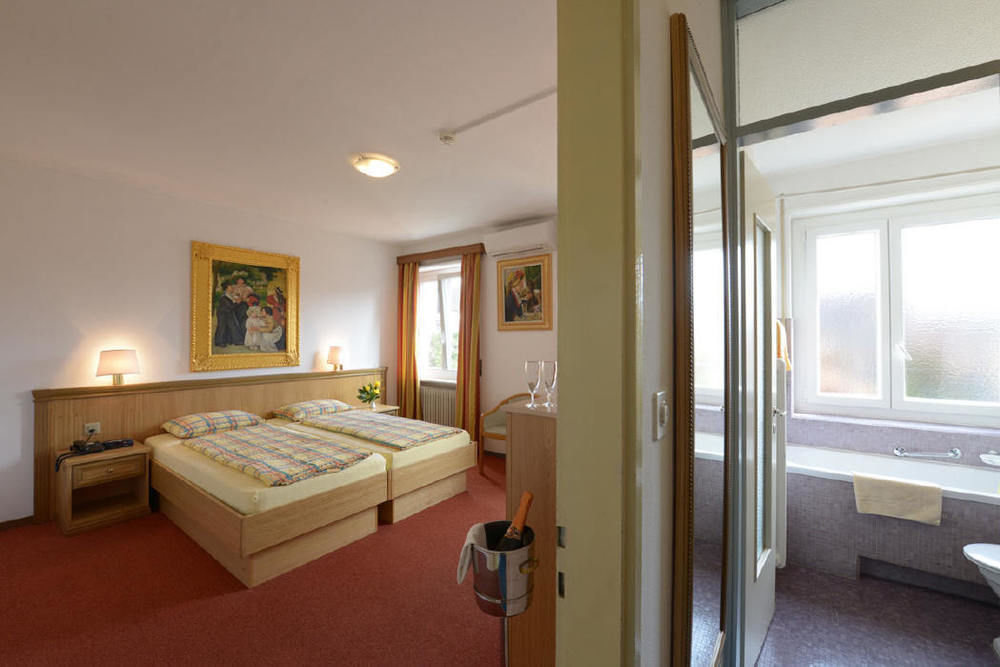 Hotel Dischma - Free Bus And Train Ticket Paradiso Exterior photo